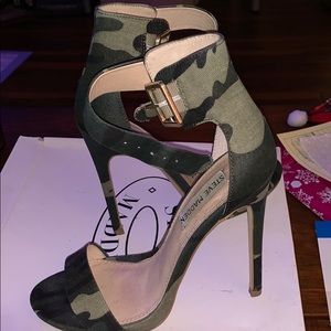 Camo style shoe